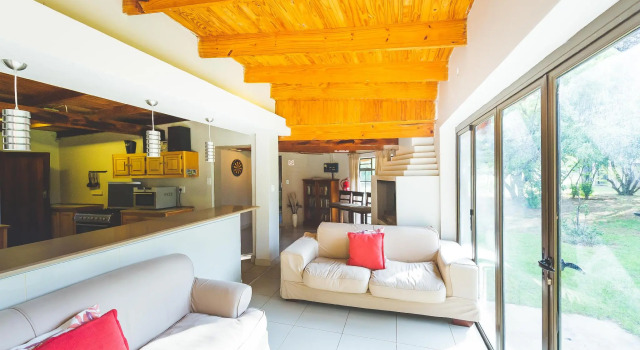 Deruxa Cottages, Boek Vakantiehuis Moloto Gauteng