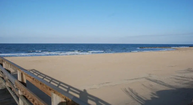 Cozy Suite - Pet Friendly, Beach Side 1 Bedroom Apts by RedAwning, Boek Hotel Norfolk Virginia