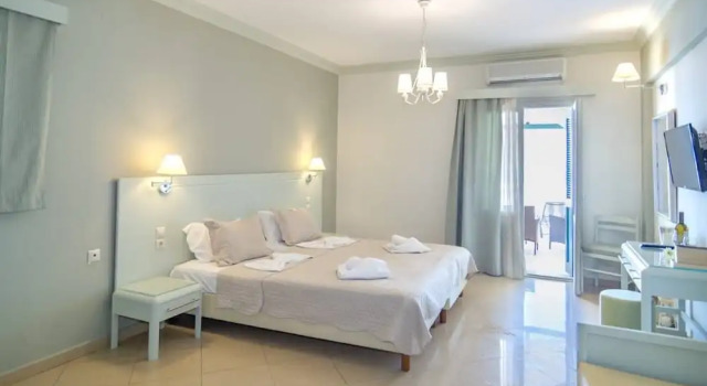 Elena Apartments, Rezerwuj Apartament Hotele w Pothia z basenem, Basen