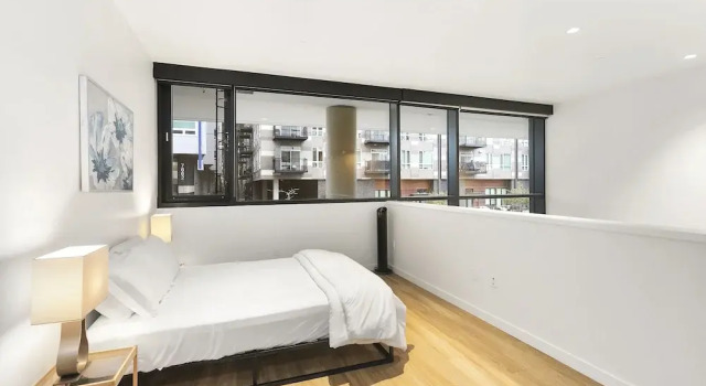 Апартаменты Classic Urban Loft in Redmond Core