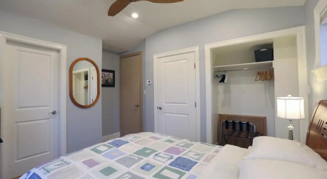 Двухместный номер Standard с балконом Vancouver Traveller B&B
