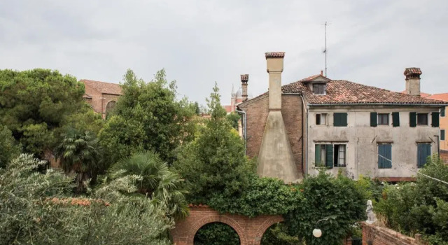 Venetian Mood: Secret Garden, Забронировать Отель Джудекка Венеция, рядом с Accademia Bridge