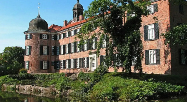 Art Nouveau Villa am See, Забронировать Вилла Виллы Lake Plön, Вилла