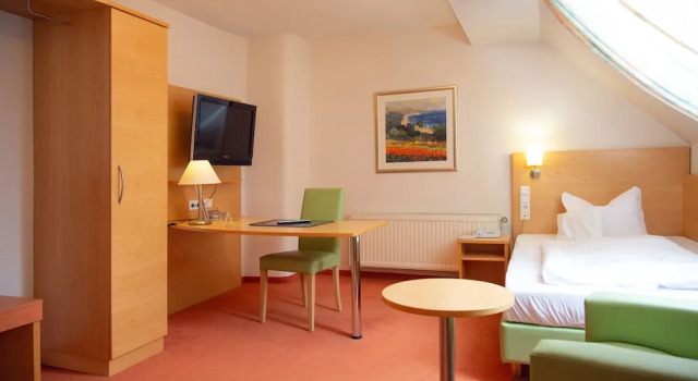 Hotel-Restaurant Zum Schwanen, Забронировать Отель Вермельскирхен Bergisches Land