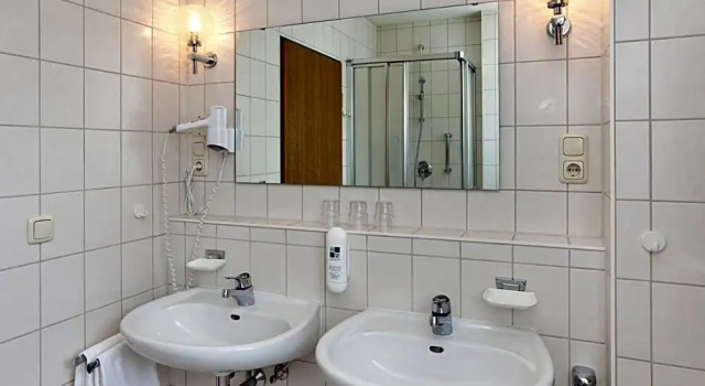Трёхместный номер Standard с балконом Euro Park Hotel International