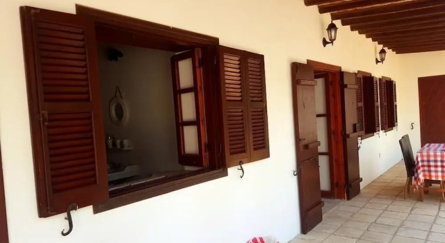 Cyprus Village House, Book Hotel Hoteller i Girne med parkering, Parkering