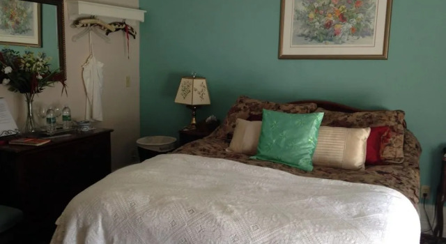 Summerhill Bed and Breakfast - Tea Room, Book Hotel Port Hope Northumberland, near Canadian Fire Fighters