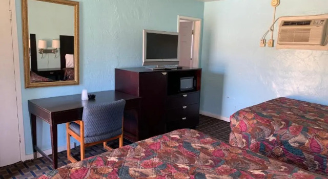 Четырёхместный номер Standard Travel Inn Daytona
