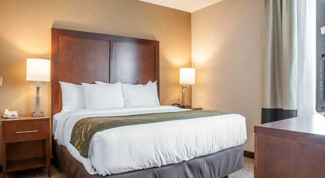 Люкс Comfort Suites West Warwick - Providence