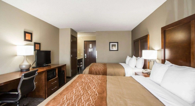 Четырёхместный номер Standard Comfort Inn & Suites Hazelwood - St Louis