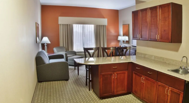 Люкс c 1 комнатой Holiday Inn Express Hotel & Suites McDonough by IHG