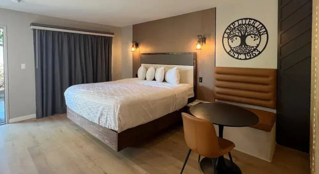 Двухместный номер Standard с балконом Lamp Liter Inn Visalia, an Ascend Collection Hotel