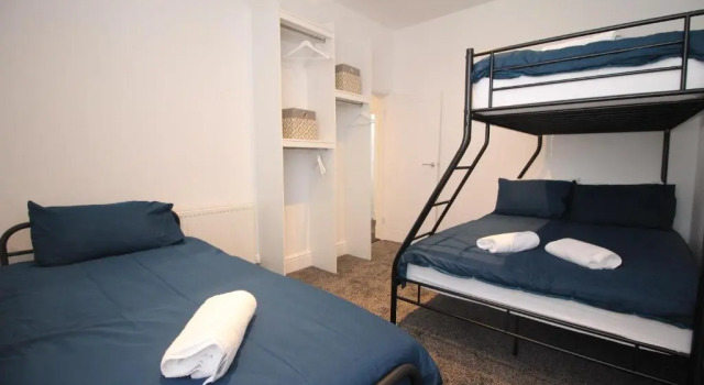 Media Manor - Fully Refurbished in 2022 - Large 6 Bedrooms, 3 Bathrooms plus Media Games Room, Забронировать Отель Отели Блэкпул с парковкой, рядом с Конференц-центр Winter Gardens, Парковка