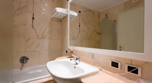 Трёхместный номер Standard Hostellerie Du Cheval Blanc