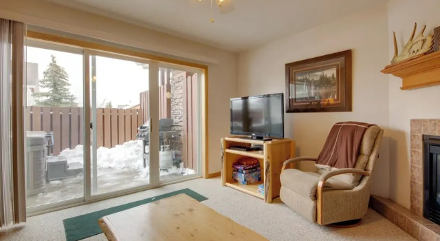 Condo in Cedar Creek w/ Shuttle to Big Sky Resort!, Buchen Sie Ferienwohnung Hotels in Montana mit Parkplatz, Parkplätze