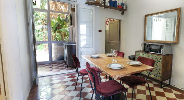 Апартаменты Classic 1BR Seafront Townhouse & Garden