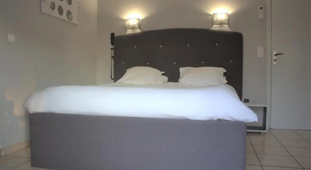 Двухместный номер Standard Logis Hôtel Le Clement V