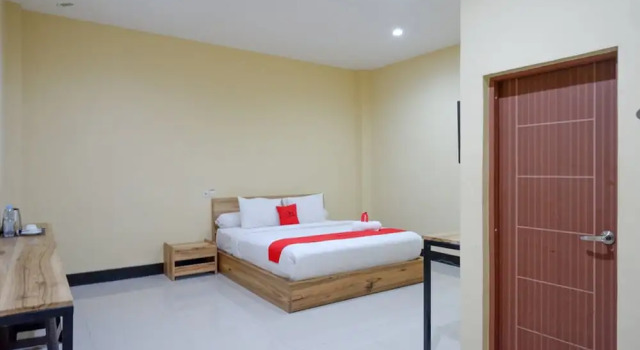 RedDoorz @ G Hotel Luwuk, Prenota Hotel Luwuk 