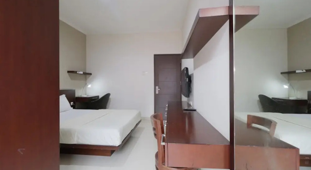 Clover Residence Near Mall Ambassador
