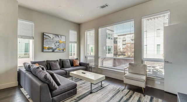 Work & Play! Gem w/ Fire Pit, 3 Mi to Dtwn Dallas, Забронировать Апартаменты/квартира Апартаменты Далласа, рядом с Freedman's Cemetery, Апартаменты/квартира