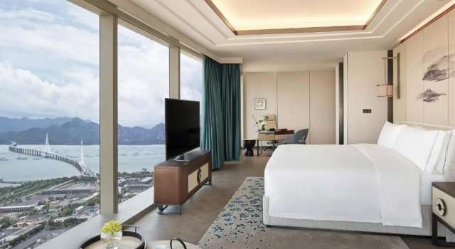 Номер Premier с видом на море Raffles Shenzhen