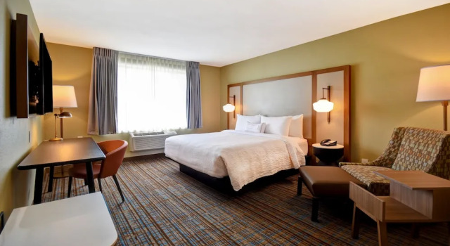 Fairfield Inn & Suites Milwaukee North, 预订 酒店 格伦代尔 威斯康星州