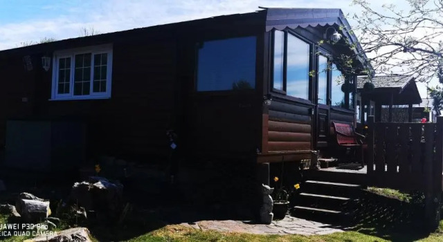 Log Cabin - Free Parking, Garden & pet Friendly