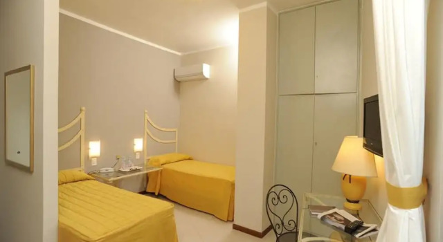 Четырёхместный номер Standard Miga Hotel Europa