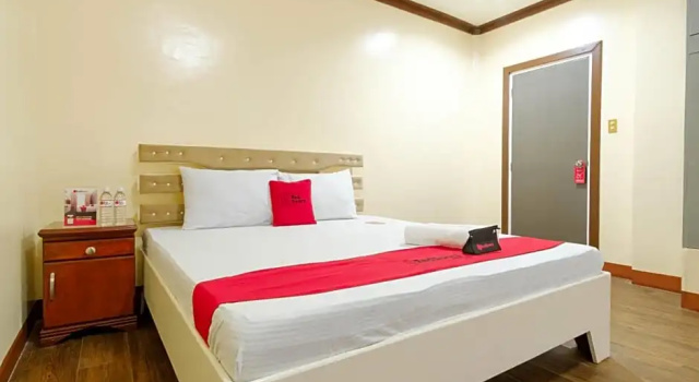 Двухместный номер Deluxe RedDoorz Plus @ Seaborne Hotel Subic Zambales