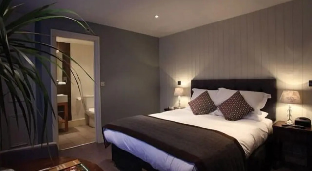 PREMIER SUITES PLUS Glasgow George Square, Забронировать Отель Отели Глазго 3 звезды, рядом с Подвесной мост Портленд-Стрит, 3*