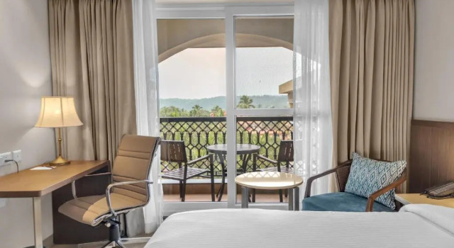 Двухместный номер Standard с видом на бассейн Fairfield by Marriott Goa Calangute