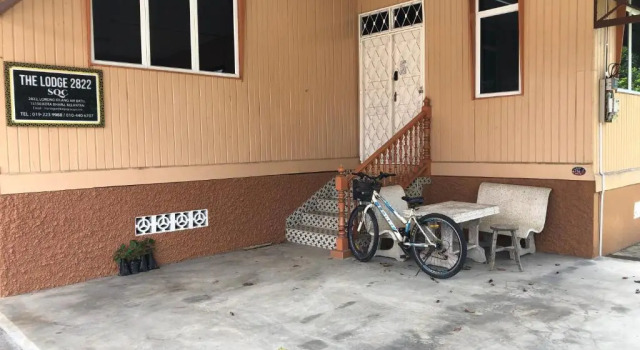 Complete 3-bedroom house with private bathrooms.