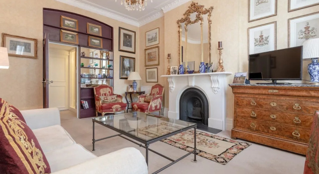 Elegant Apartment in Central Kensington