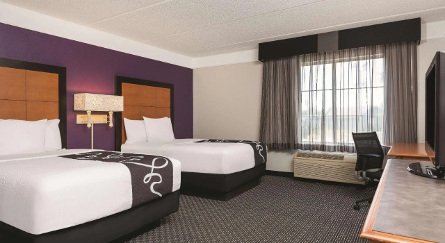 Четырёхместный номер Standard La Quinta Inn & Suites by Wyndham University Area Chapel Hill
