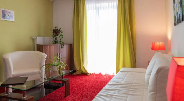 Двухместный номер Deluxe с балконом Central Boutique Hotel