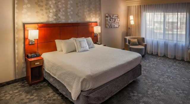Номер Standard Courtyard by Marriott Norman