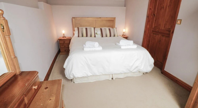 Crooked Oak Cottage, Book Feriehus Hoteller i South Molton med parkering, Parkering