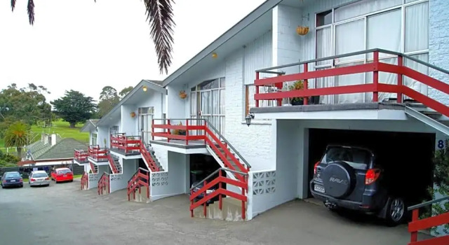 Апартаменты Aaron Court Motel