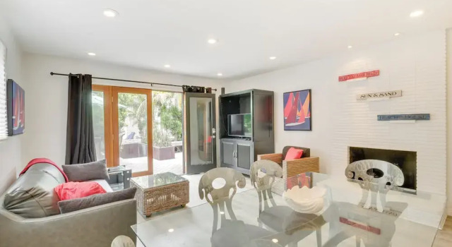 San Diego Home w/ Deck: Walk to Mission Beach!, Забронировать Дом для отпуска Виллы Сан-Диего, рядом с Парк Океан Бич, Вилла