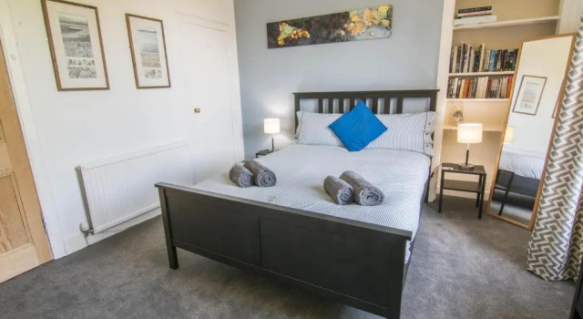 426 Homely 1 Bedroom Apartment in Leith, Prenota Appartamento Hotel a Lothian con parcheggio, Parcheggio