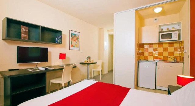 Dvoulůžkový s manželskou postelí Studio Cerise Valence