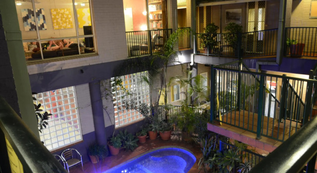 Кровать в общем номере Newtown Backpackers