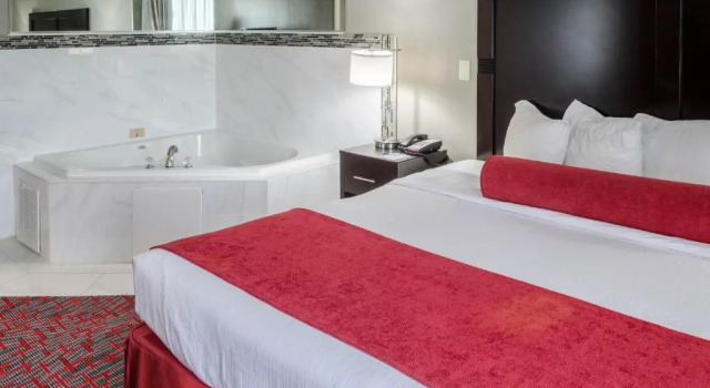 Трёхместный люкс Comfort Inn & Suites North Charleston - Northwoods
