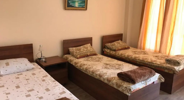 Трёхместный номер Standard с красивым видом из окна Guest house Mandarin on Titova 85