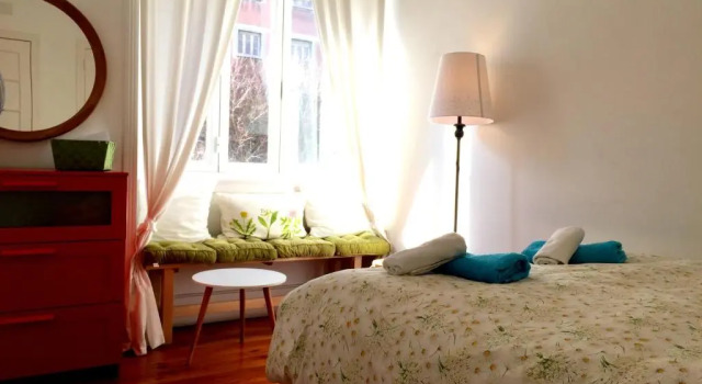Кровать в общем номере Lisbonera Guest House