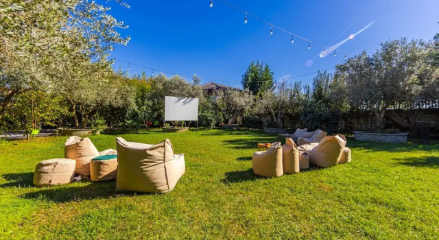 Ferma Gold Double Room With Private Garden, Забронировать Апартаменты/квартира Отели области Тираны с парковкой, Парковка