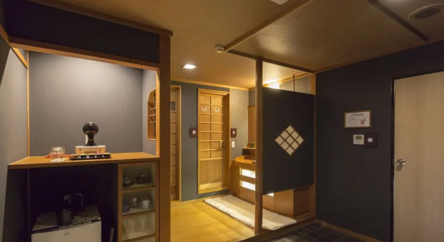 Четырёхместный номер Economy с балконом Wakamatsu Chita Hot Spring Resort