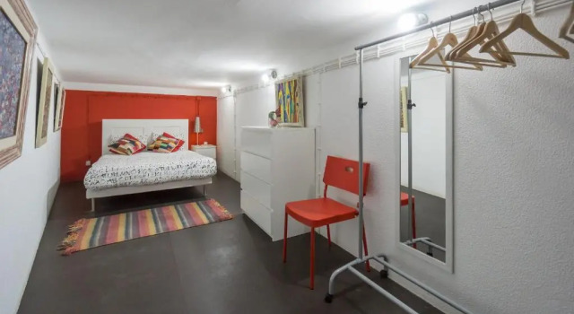 Large & Relaxing loft in Alfama, Забронировать Отель Санта-Мария-Майор Лиссабон, рядом с Money Museum