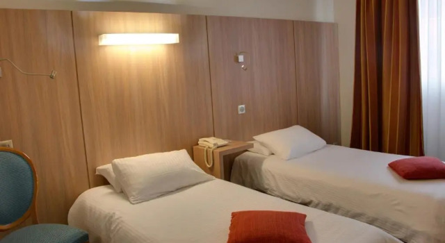 Люкс Kyriad Hotel Tours Centre