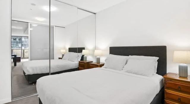 1BR Docklands Walk to Marvel Stadium + Balcony, Забронировать Апартаменты/квартира Мельбурн Melbourne Region, рядом с Пристань для яхт «Е»